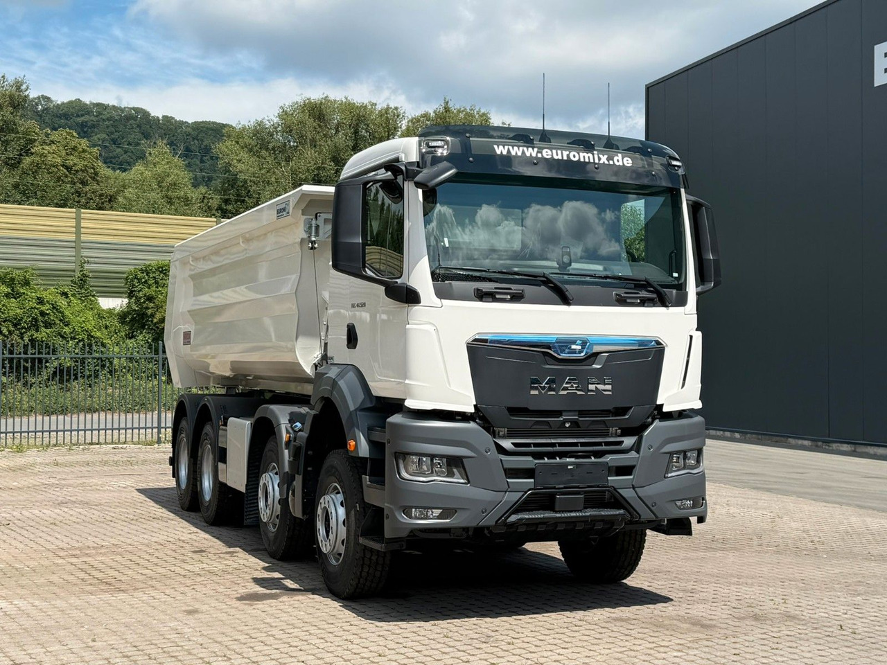 MAN TGS 41.520 BB 8X4 Euromix MuldenKipper Retarder - Camión volquete: foto 2 MAN TGS 41.520 BB 8X4 Euromix MuldenKipper Retarder - Camión volquete: foto 2