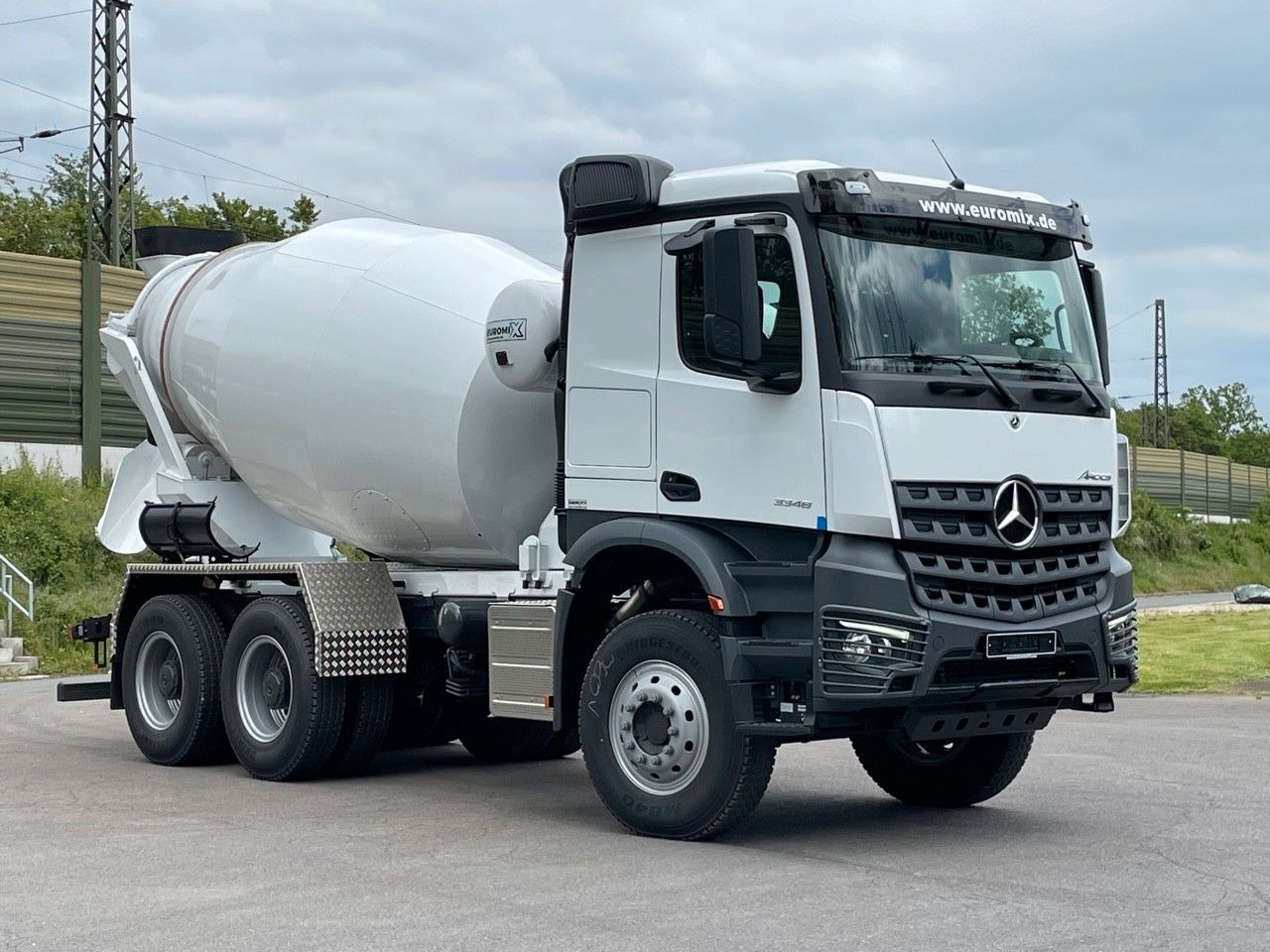 Leasing de  Mercedes-Benz 3348 6X4 Arcos 5 EuromixMTP EM 9 R Mercedes-Benz 3348 6X4 Arcos 5 EuromixMTP EM 9 R: foto 7