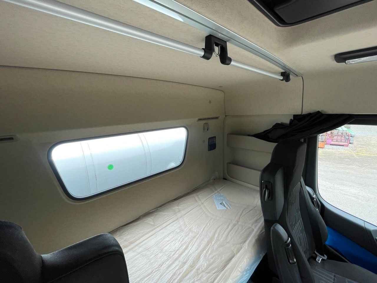 Leasing de  Mercedes-Benz 3348 6X4 Arcos 5 EuromixMTP EM 9 R Mercedes-Benz 3348 6X4 Arcos 5 EuromixMTP EM 9 R: foto 10