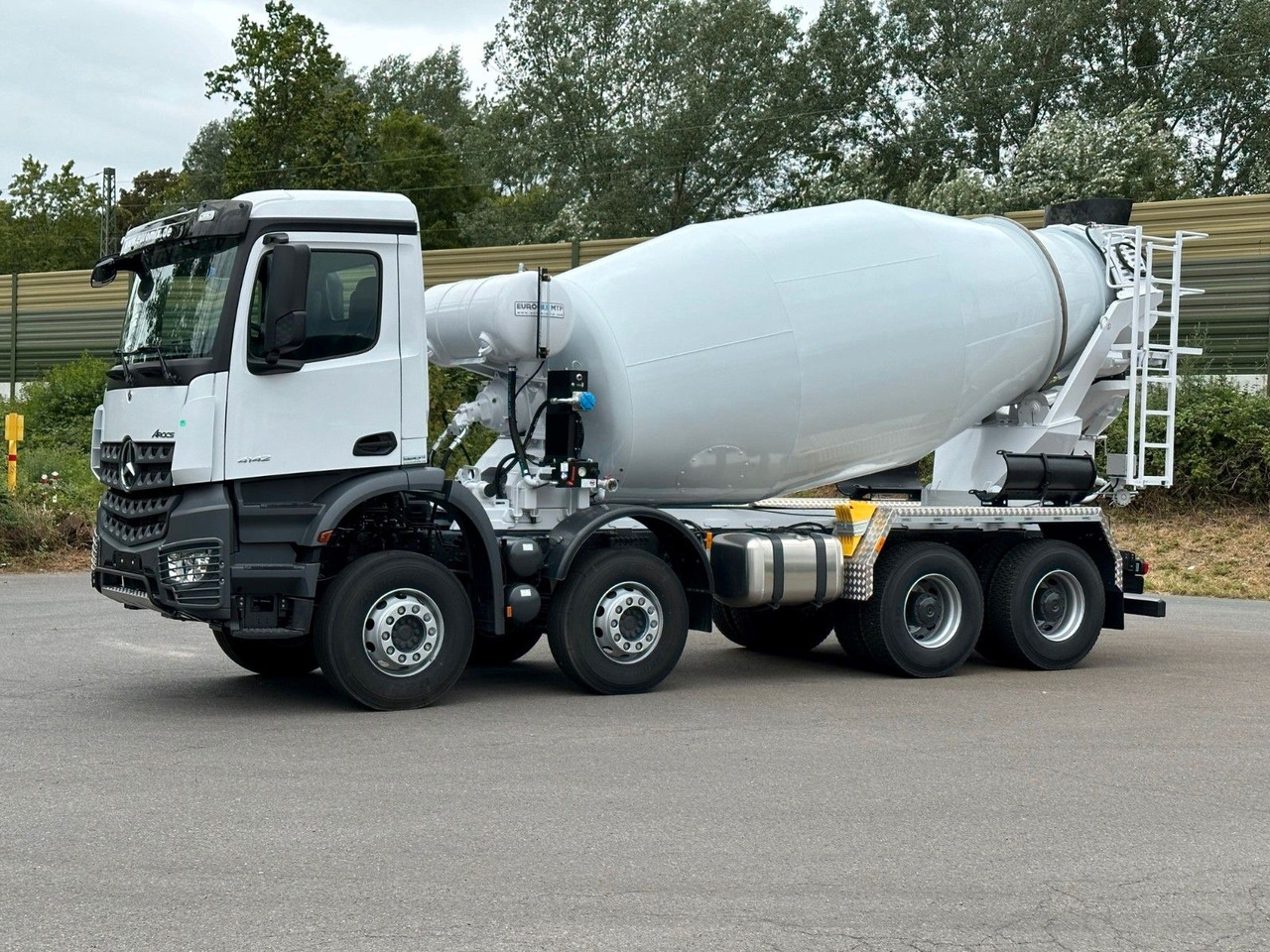 Mercedes-Benz AROCS 5 4142 B 8X4 Euro 3 EuromixMTP EM 10 - Camión hormigonera: foto 4 Mercedes-Benz AROCS 5 4142 B 8X4 Euro 3 EuromixMTP EM 10 - Camión hormigonera: foto 4