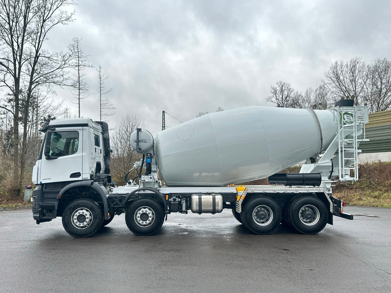 Mercedes-Benz AROCS 5 4242 8x4 Euro5 EuromixMTP EM 12m R - Camión hormigonera: foto 4 Mercedes-Benz AROCS 5 4242 8x4 Euro5 EuromixMTP EM 12m R - Camión hormigonera: foto 4
