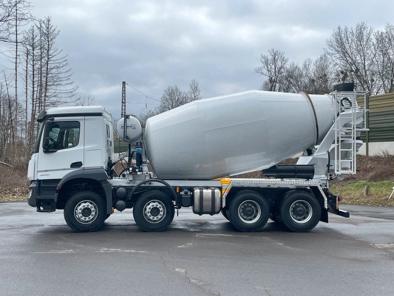 Mercedes-Benz Arocs 5 3540 8x4 EURO 6e EuromixMTP EM 10 L - Camión hormigonera: foto 3 Mercedes-Benz Arocs 5 3540 8x4 EURO 6e EuromixMTP EM 10 L - Camión hormigonera: foto 3
