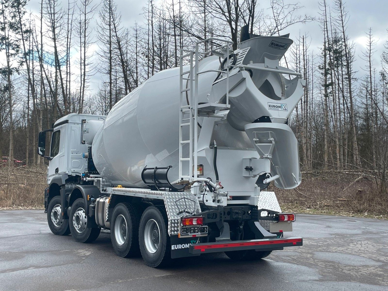 Mercedes-Benz Arocs 5 3540 8x4 EURO 6e EuromixMTP EM 10 L - Camión hormigonera: foto 4 Mercedes-Benz Arocs 5 3540 8x4 EURO 6e EuromixMTP EM 10 L - Camión hormigonera: foto 4