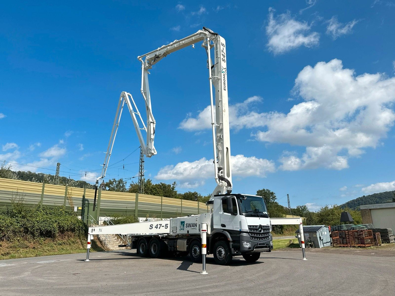 Mercedes-Benz Arocs 5 4142 8x4 SWAN TSP 47-5 160RZ ( 47m ) - Camión hormigonera: foto 1 Mercedes-Benz Arocs 5 4142 8x4 SWAN TSP 47-5 160RZ ( 47m ) - Camión hormigonera: foto 1