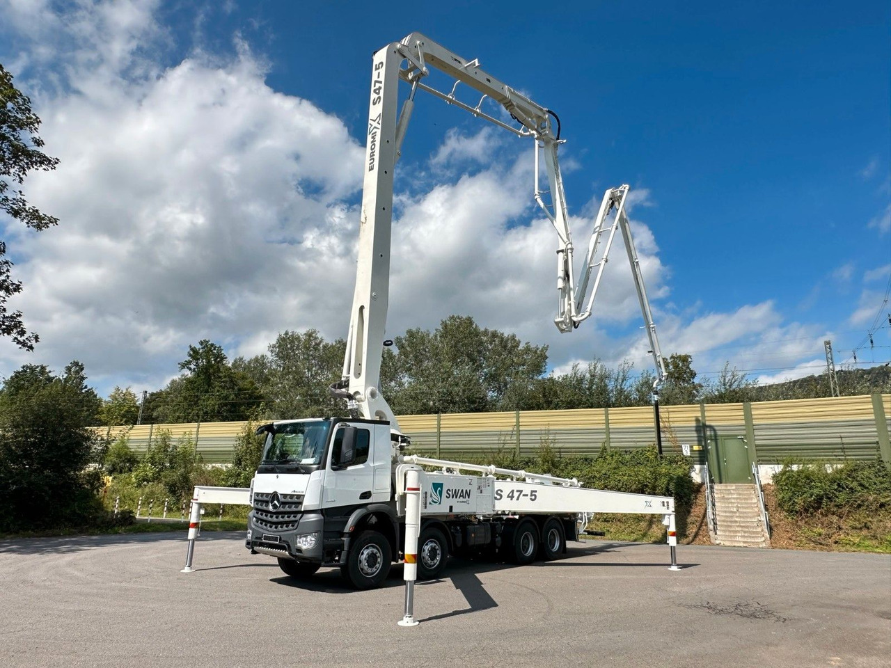 Mercedes-Benz Arocs 5 4142 8x4 SWAN TSP 47-5 160RZ ( 47m ) - Bomba de hormigón: foto 1 Mercedes-Benz Arocs 5 4142 8x4 SWAN TSP 47-5 160RZ ( 47m ) - Bomba de hormigón: foto 1