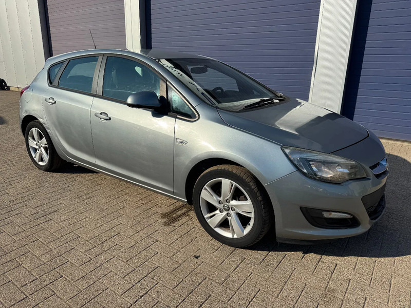Opel Astra **EURO5-AIRCO** - Sedan: foto 3 Opel Astra **EURO5-AIRCO** - Sedan: foto 3