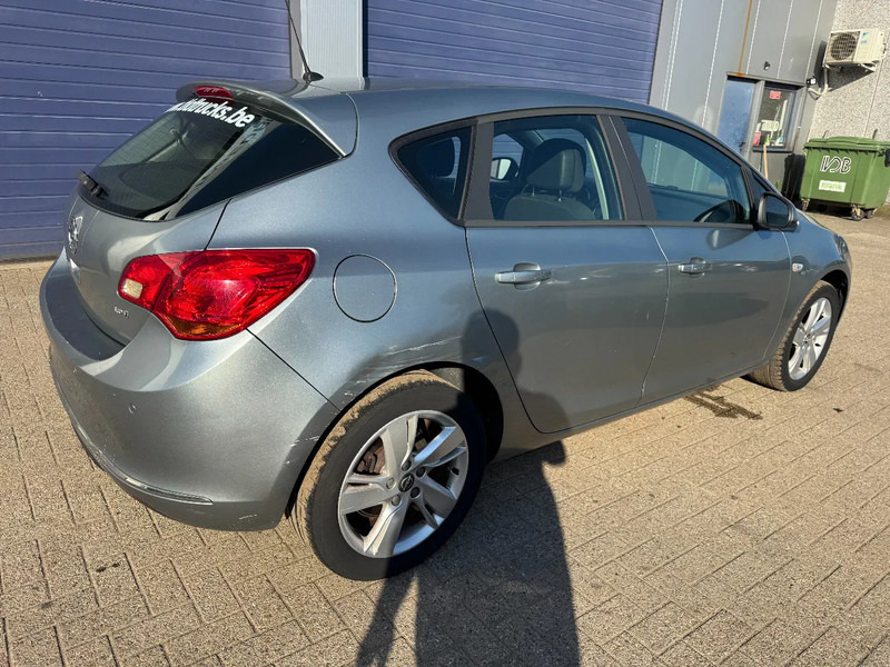 Opel Astra **EURO5-AIRCO** - Sedan: foto 4 Opel Astra **EURO5-AIRCO** - Sedan: foto 4