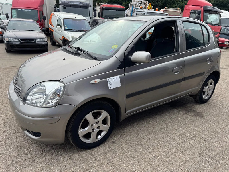 Toyota Yaris **5DOORS-PETROL-BELGIAN CAR-AIRCO** - Hatchback: foto 1 Toyota Yaris **5DOORS-PETROL-BELGIAN CAR-AIRCO** - Hatchback: foto 1