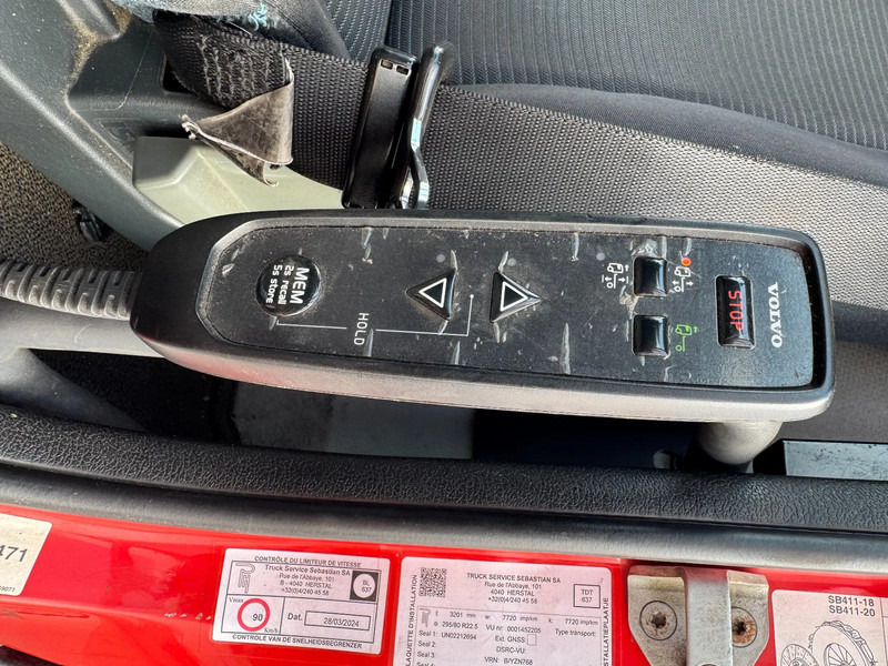 Camión caja cerrada Volvo FL 240 **EURO 4-MANUAL GEARBOX**: foto 16