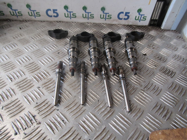 DAF LF 45 EURO 5 INJECTORS (4) COMPLETE WITH PENCILS AND CLAMPS - Procesamiento de combustible para Camión: foto 1 DAF LF 45 EURO 5 INJECTORS (4) COMPLETE WITH PENCILS AND CLAMPS - Procesamiento de combustible para Camión: foto 1