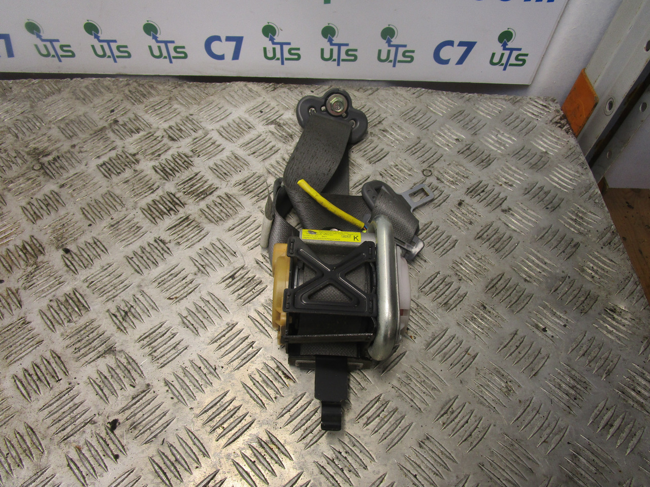 ISUZU N75 4HK1 SEAT BELT (DRIVER SIDE) - Cabina e interior para Camión: foto 1 ISUZU N75 4HK1 SEAT BELT (DRIVER SIDE) - Cabina e interior para Camión: foto 1
