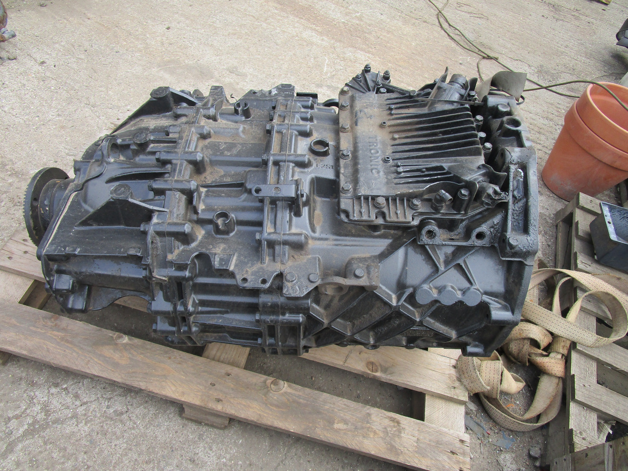 MAN ZF ASTRONIC GEARBOX TYPE 12AS2330TD - Caja de cambios para Camión: foto 2 MAN ZF ASTRONIC GEARBOX TYPE 12AS2330TD - Caja de cambios para Camión: foto 2