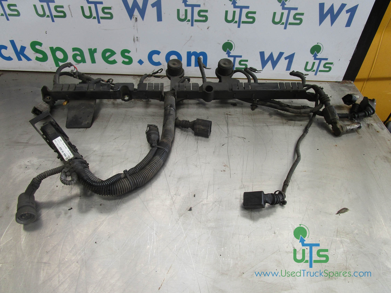 MERCEDES 1323/1823/2528 ECU/ENGINE/INJECTOR WIRING HARNESS P/NO A9061503533 - Motor y piezas para Camión: foto 1 MERCEDES 1323/1823/2528 ECU/ENGINE/INJECTOR WIRING HARNESS P/NO A9061503533 - Motor y piezas para Camión: foto 1