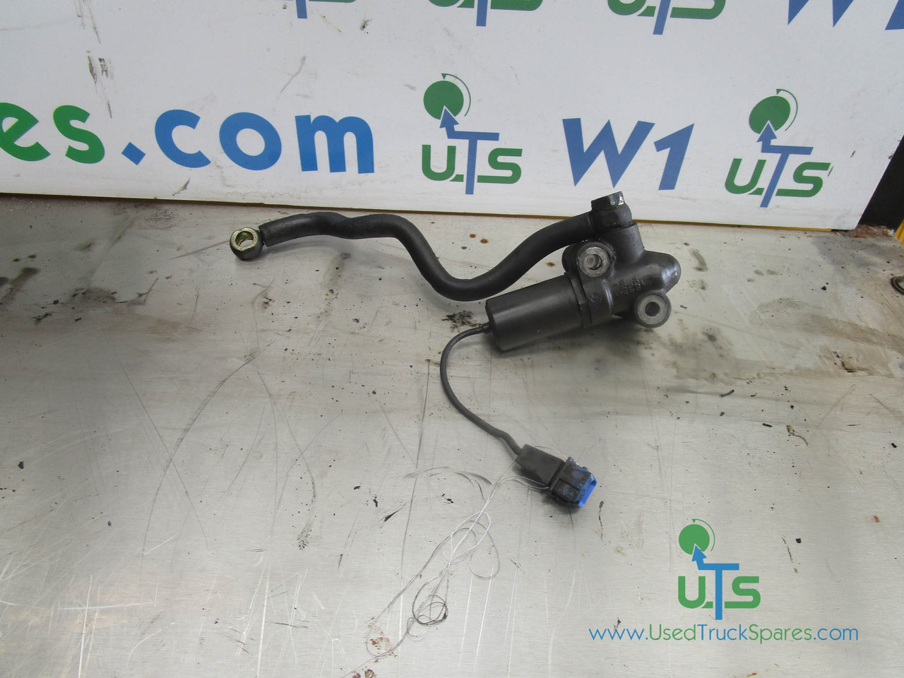 MERCEDES 1323/1823/2528 FUEL CUT OFF SOLENOID P/NO A9060160204 - Motor y piezas para Camión: foto 1 MERCEDES 1323/1823/2528 FUEL CUT OFF SOLENOID P/NO A9060160204 - Motor y piezas para Camión: foto 1