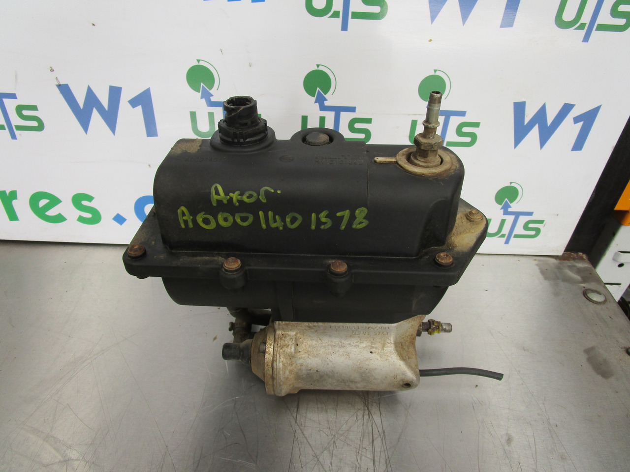 MERCEDES AXOR ATEGO ACTROS AD BLUE PUMP P/NO A0001401578 - Procesamiento de combustible para Camión: foto 1 MERCEDES AXOR ATEGO ACTROS AD BLUE PUMP P/NO A0001401578 - Procesamiento de combustible para Camión: foto 1