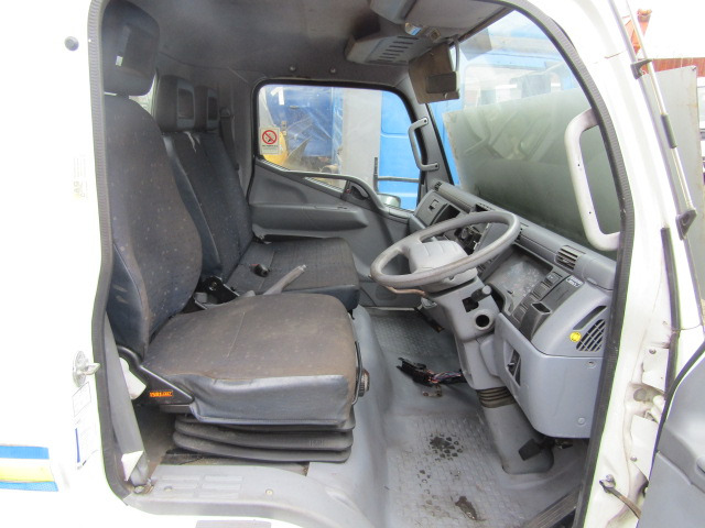 MITSUBISHI FUSO 7C15/18 CAB 2013 - Cabina para Camión: foto 5 MITSUBISHI FUSO 7C15/18 CAB 2013 - Cabina para Camión: foto 5