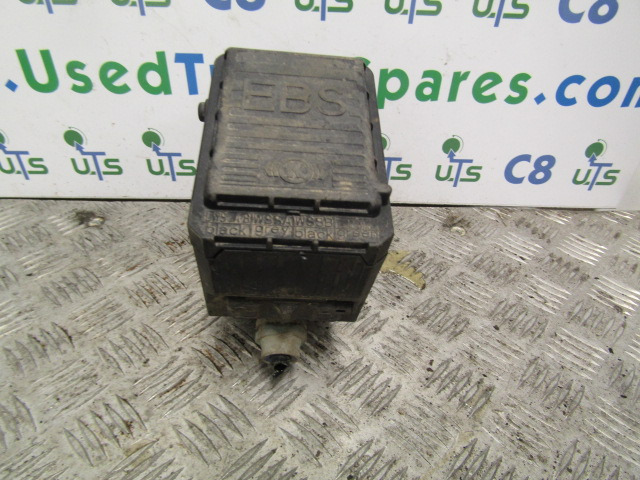 RENAULT MIDLUM DXI EBS BRAKE VALVE ‘KNORR-BREMSE’ P/NO - Piezas de freno para Camión: foto 1 RENAULT MIDLUM DXI EBS BRAKE VALVE ‘KNORR-BREMSE’ P/NO - Piezas de freno para Camión: foto 1