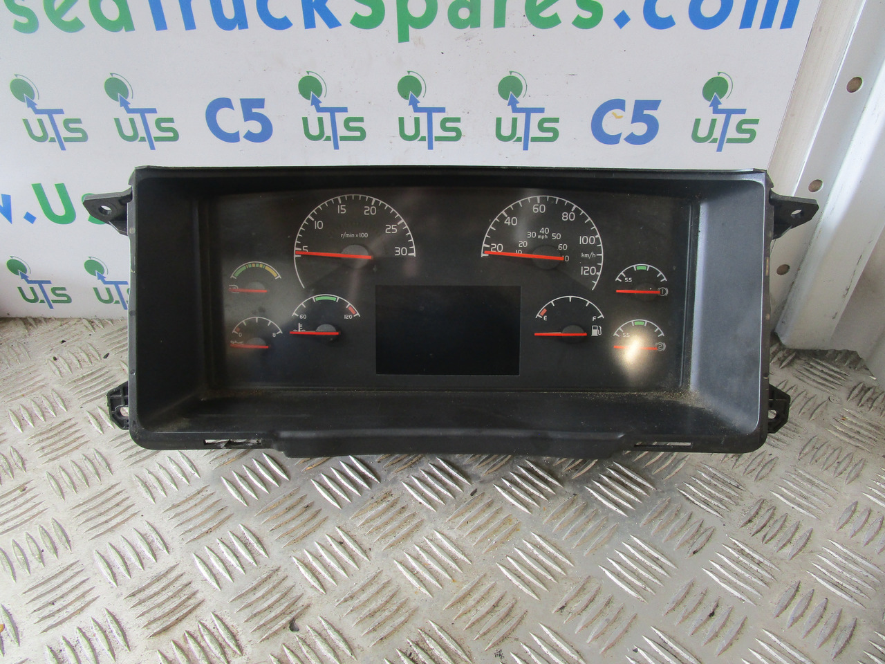 VOLVO FM12/FM9 CLOCK CLUSTER 20466984-P01 - Cabina e interior para Camión: foto 1 VOLVO FM12/FM9 CLOCK CLUSTER 20466984-P01 - Cabina e interior para Camión: foto 1