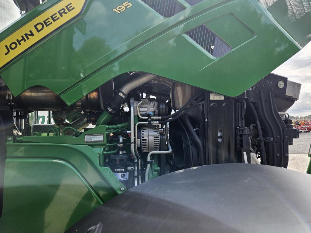 John Deere 6R195 - Tractor: foto 2 John Deere 6R195 - Tractor: foto 2