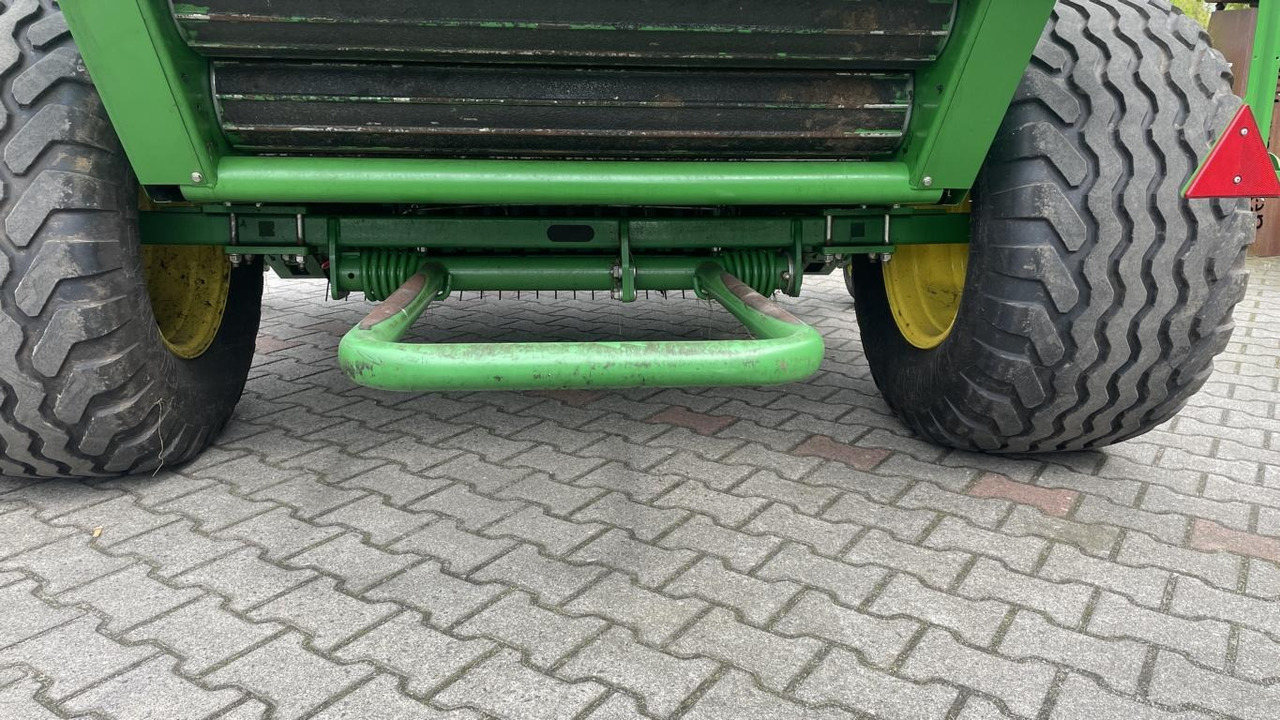 John Deere RUNDBALLENPRESSE F441R - Encintadora de pacas: foto 5 John Deere RUNDBALLENPRESSE F441R - Encintadora de pacas: foto 5
