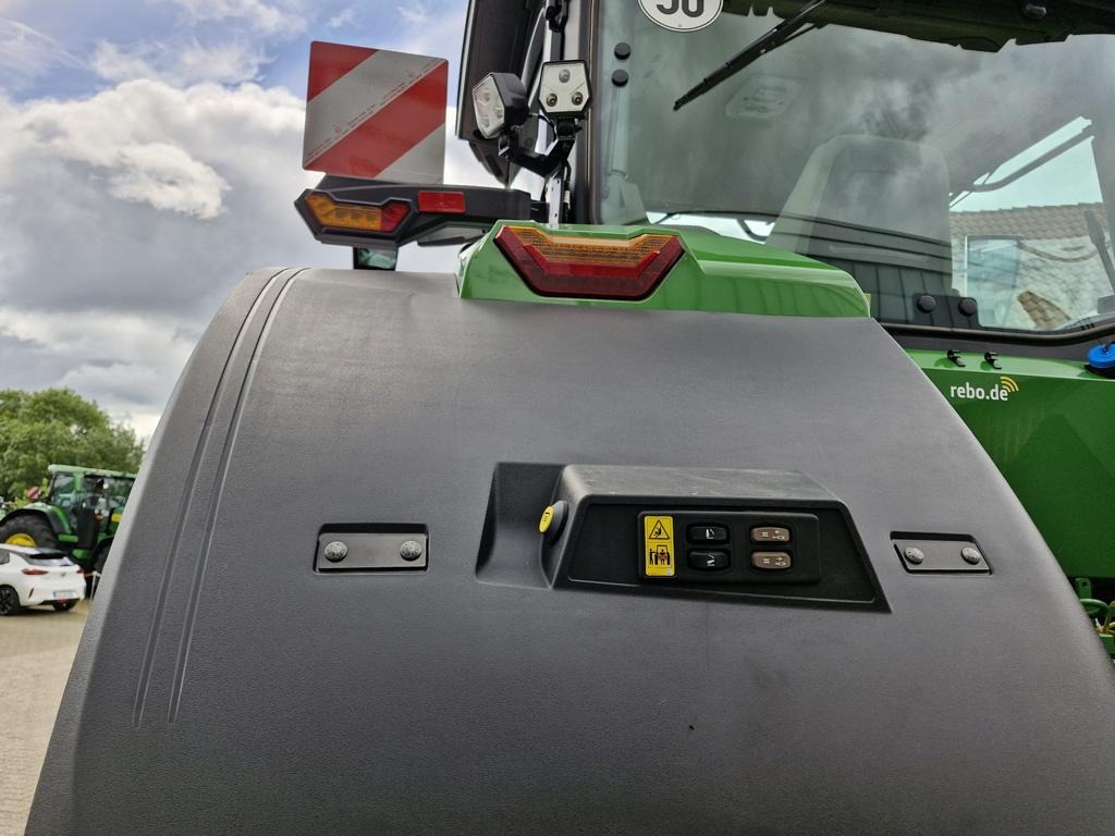 John Deere TRAKTOR 7R330 - Tractor: foto 2 John Deere TRAKTOR 7R330 - Tractor: foto 2