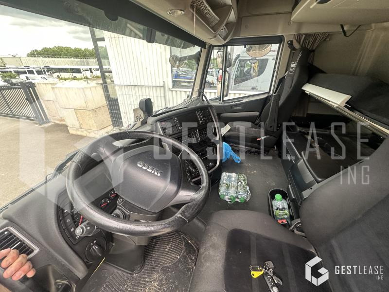 Foto del interior 1: Cabeza tractora Iveco Stralis Foto del interior 1: Cabeza tractora Iveco Stralis