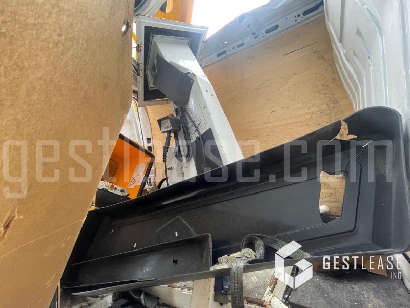 Leasing de Renault MASTER 3 2.3 DCI 125 avec nacelle KLUBB Renault MASTER 3 2.3 DCI 125 avec nacelle KLUBB: foto 9