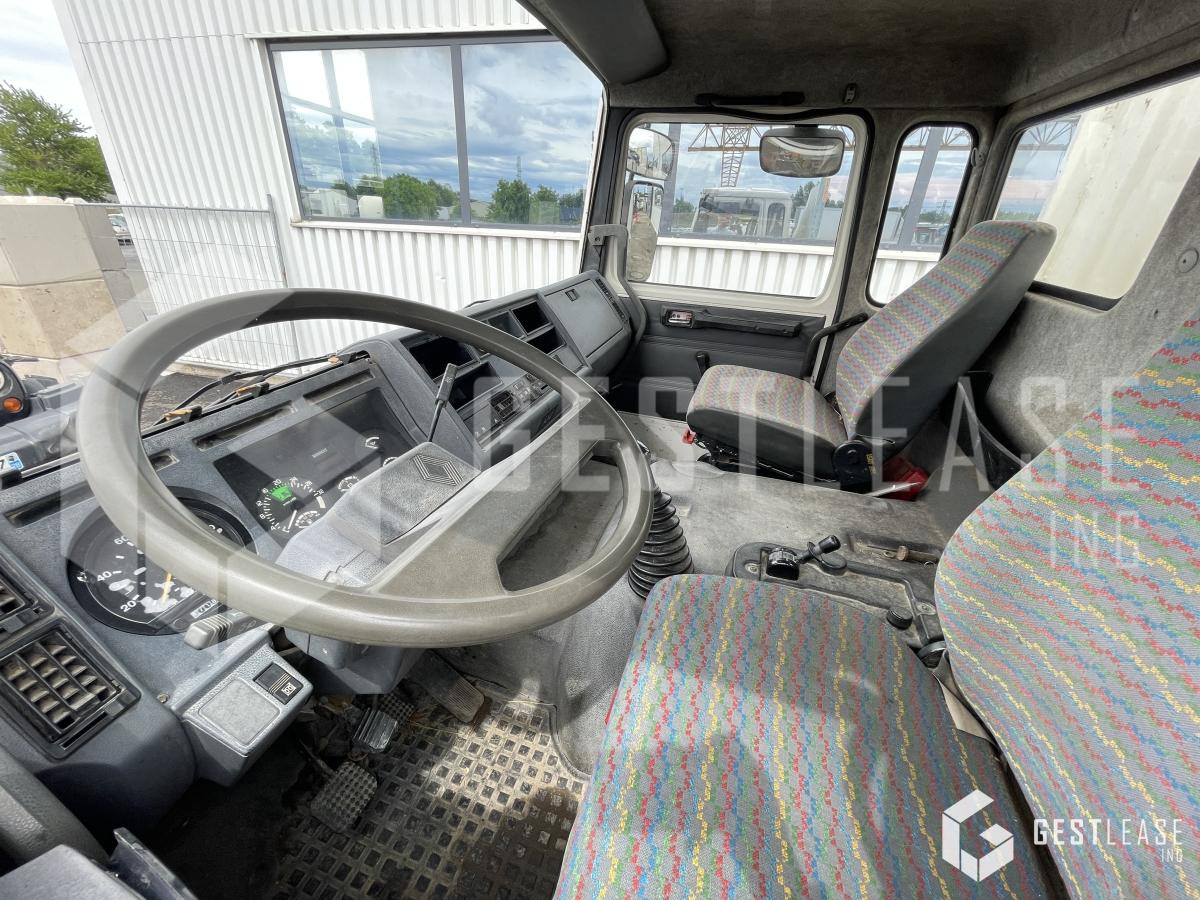 Foto del interior 1: Camión caja abierta Renault Midlum 140.13