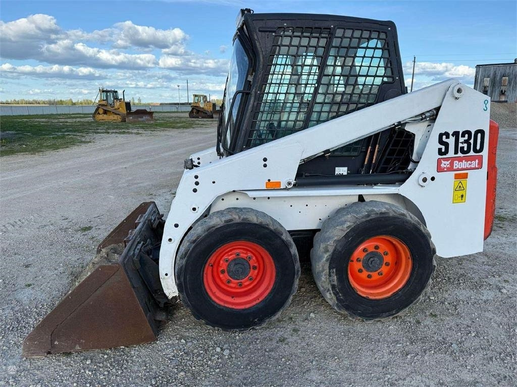 Bobcat S130 - Minicargadora: foto 3 Bobcat S130 - Minicargadora: foto 3