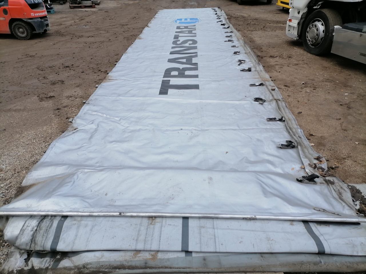 KRONE Haagise küljetent - Pieza universal para Camión: foto 1 KRONE Haagise küljetent - Pieza universal para Camión: foto 1