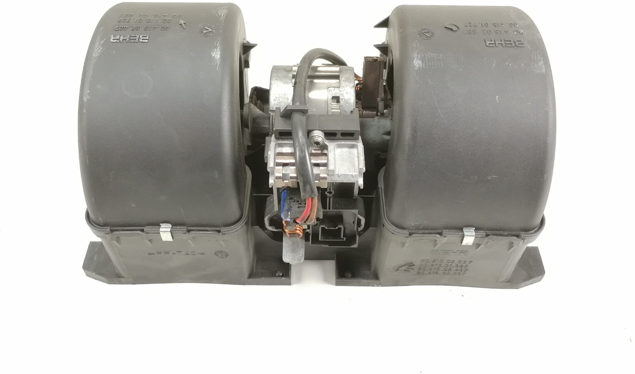 MAN Cab fan 81619306089 - Calefacción/ Ventilación para Camión: foto 4 MAN Cab fan 81619306089 - Calefacción/ Ventilación para Camión: foto 4