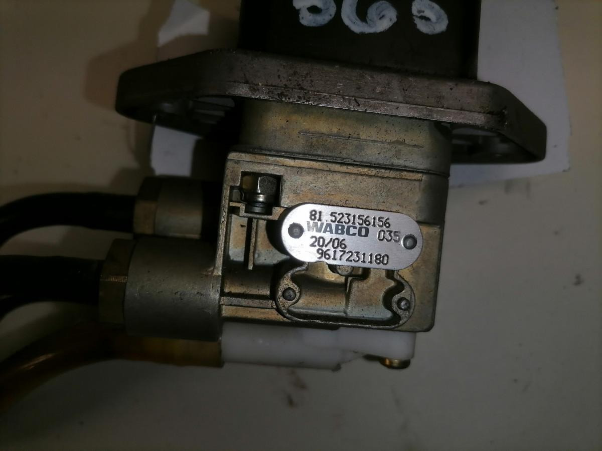 MAN Handbrake control lever 81523156156 - Pieza universal para Camión: foto 2 MAN Handbrake control lever 81523156156 - Pieza universal para Camión: foto 2