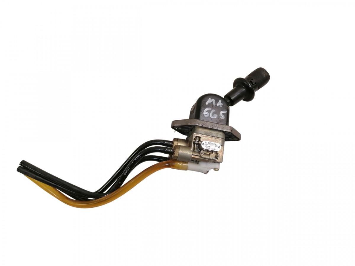 MAN Handbrake control lever 81523156156 - Pieza universal para Camión: foto 1 MAN Handbrake control lever 81523156156 - Pieza universal para Camión: foto 1