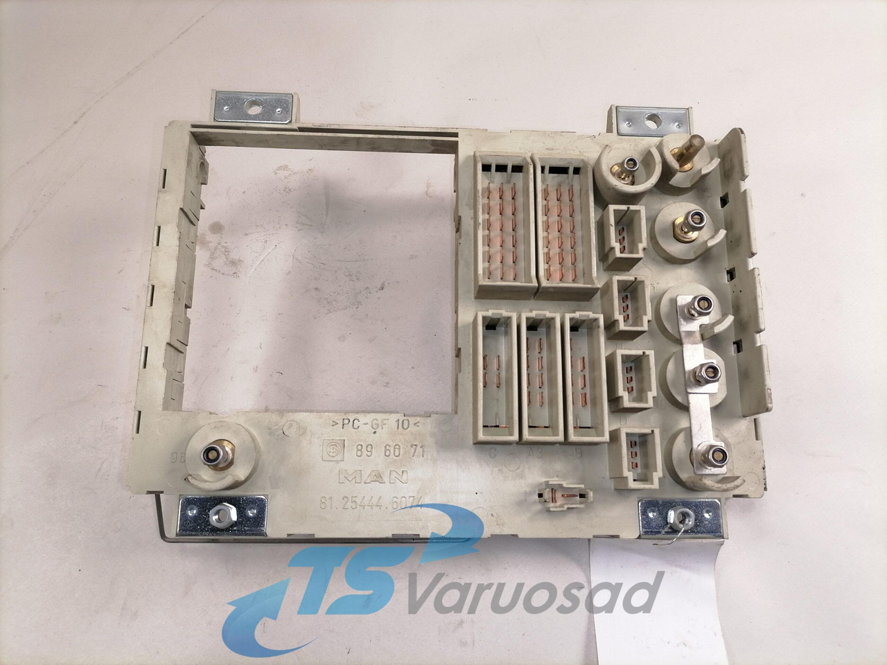 MAN Kaitsmepaneel 81254446074 - Fusible para Camión: foto 3 MAN Kaitsmepaneel 81254446074 - Fusible para Camión: foto 3