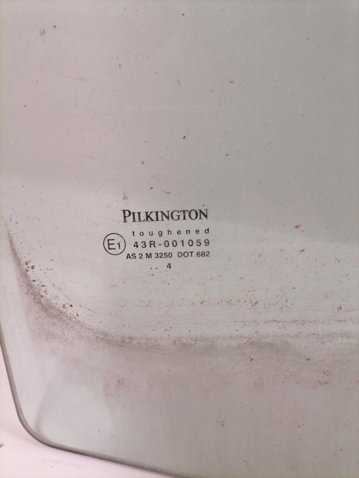 MAN Küljeklaas, parem 81626507002 - Ventana y piezas para Camión: foto 3 MAN Küljeklaas, parem 81626507002 - Ventana y piezas para Camión: foto 3