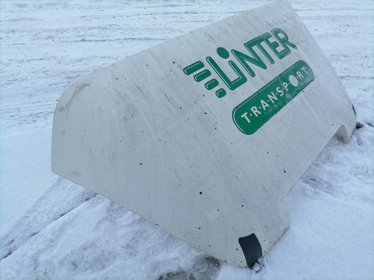 MAN MAN kabiini tuulesuunaja, katus 81629100128 - Aerodinámica/ Spoiler para Camión: foto 2 MAN MAN kabiini tuulesuunaja, katus 81629100128 - Aerodinámica/ Spoiler para Camión: foto 2