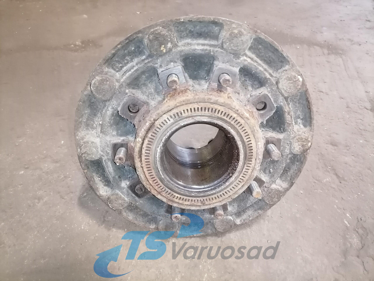 MAN Rear axel hub 81357010155 - Cubo para Camión: foto 2 MAN Rear axel hub 81357010155 - Cubo para Camión: foto 2