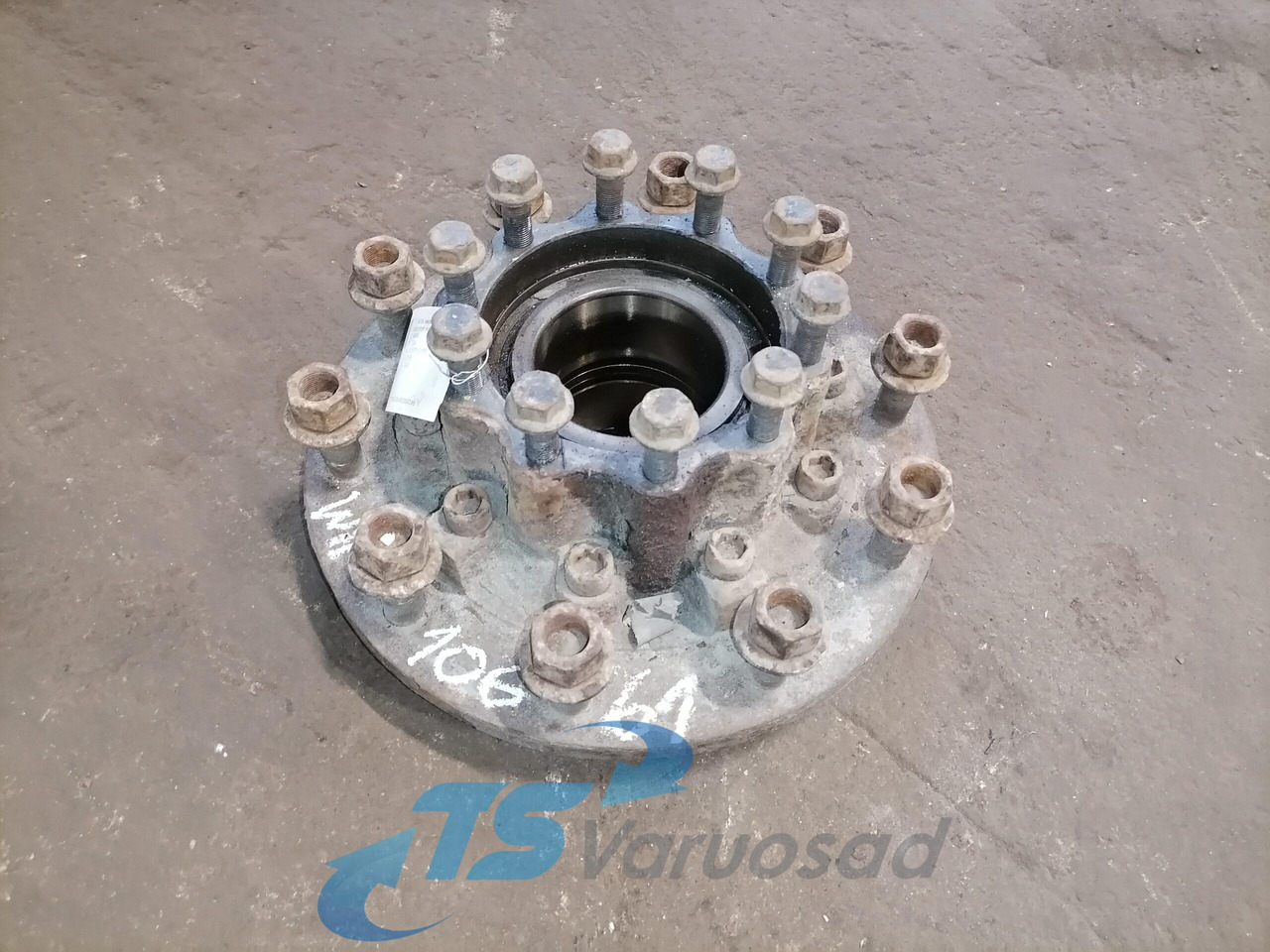 MAN Rear axel hub 81357010155 - Cubo para Camión: foto 1 MAN Rear axel hub 81357010155 - Cubo para Camión: foto 1