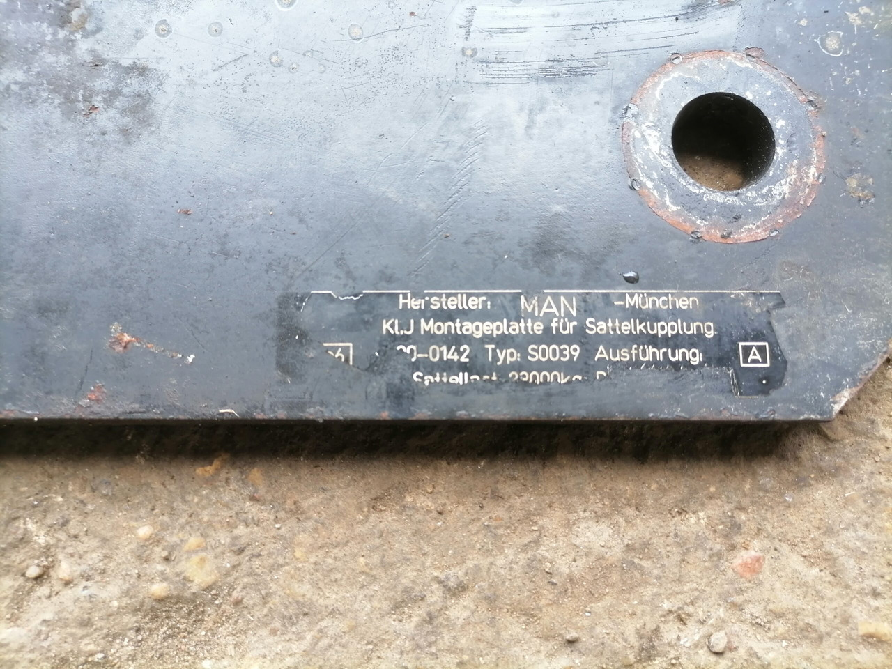 MAN Saddle plate 81427150036 - Quinta rueda para Camión: foto 4 MAN Saddle plate 81427150036 - Quinta rueda para Camión: foto 4