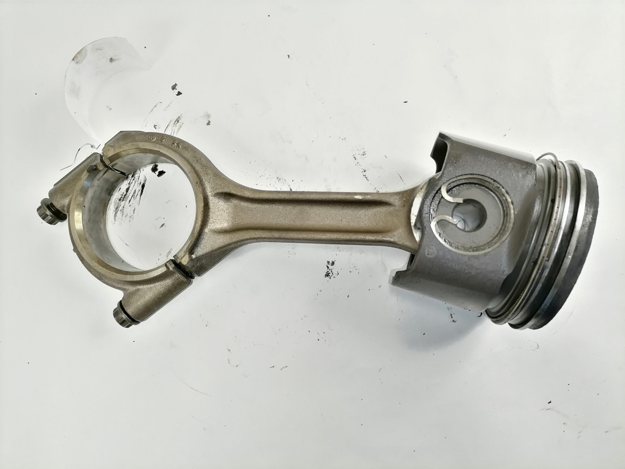Mercedes-Benz Connecting rod + piston A4710371601 - Pistones/ Anillos/ Bujes para Camión: foto 2 Mercedes-Benz Connecting rod + piston A4710371601 - Pistones/ Anillos/ Bujes para Camión: foto 2