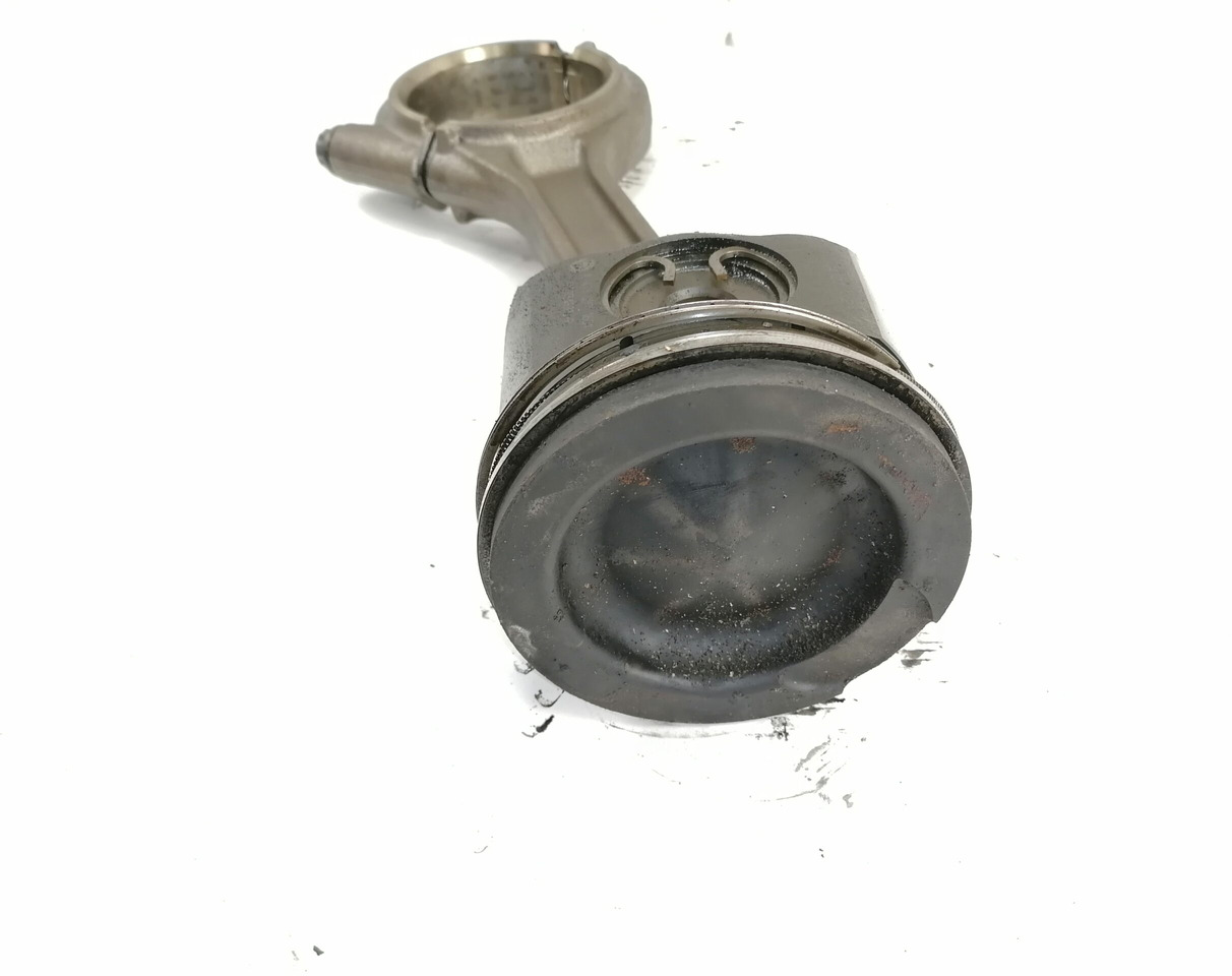 Mercedes-Benz Connecting rod + piston A4710371601 - Pistones/ Anillos/ Bujes para Camión: foto 3 Mercedes-Benz Connecting rod + piston A4710371601 - Pistones/ Anillos/ Bujes para Camión: foto 3