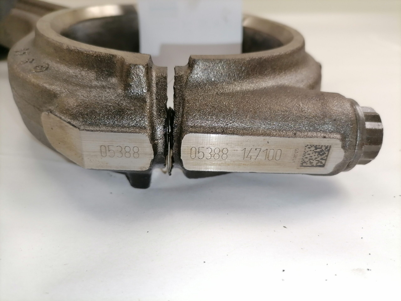Mercedes-Benz Connecting rod + piston A4710371601 - Pistones/ Anillos/ Bujes para Camión: foto 5 Mercedes-Benz Connecting rod + piston A4710371601 - Pistones/ Anillos/ Bujes para Camión: foto 5