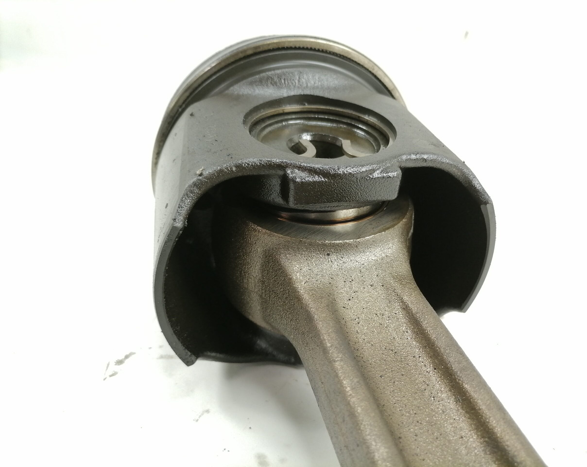Mercedes-Benz Connecting rod + piston A4710371601 - Pistones/ Anillos/ Bujes para Camión: foto 4 Mercedes-Benz Connecting rod + piston A4710371601 - Pistones/ Anillos/ Bujes para Camión: foto 4