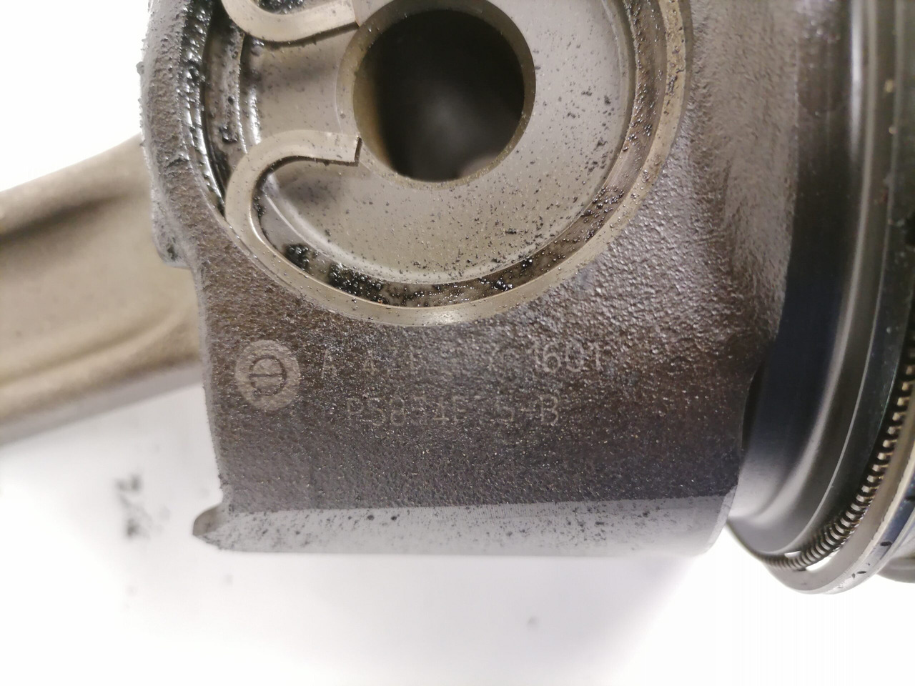 Mercedes-Benz Connecting rod + piston A4710371601 - Pistones/ Anillos/ Bujes para Camión: foto 4 Mercedes-Benz Connecting rod + piston A4710371601 - Pistones/ Anillos/ Bujes para Camión: foto 4