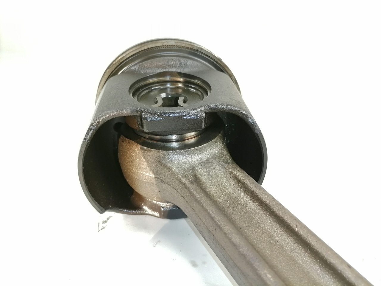 Mercedes-Benz Connecting rod + piston A4710371601 - Pistones/ Anillos/ Bujes para Camión: foto 4 Mercedes-Benz Connecting rod + piston A4710371601 - Pistones/ Anillos/ Bujes para Camión: foto 4