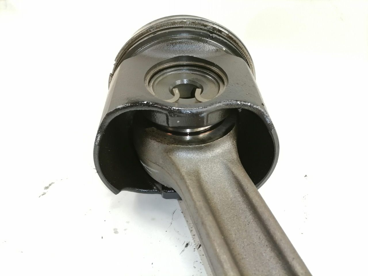 Mercedes-Benz Connecting rod + piston A4710371601 - Pistones/ Anillos/ Bujes para Camión: foto 3 Mercedes-Benz Connecting rod + piston A4710371601 - Pistones/ Anillos/ Bujes para Camión: foto 3