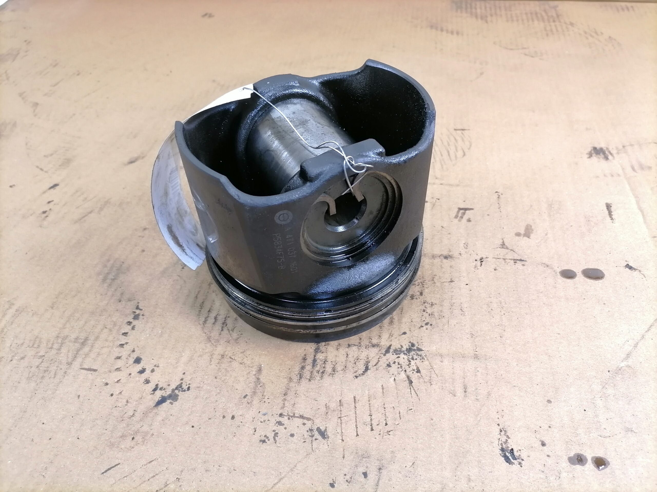 Mercedes-Benz Piston A4710371601 - Pistones/ Anillos/ Bujes para Camión: foto 4 Mercedes-Benz Piston A4710371601 - Pistones/ Anillos/ Bujes para Camión: foto 4