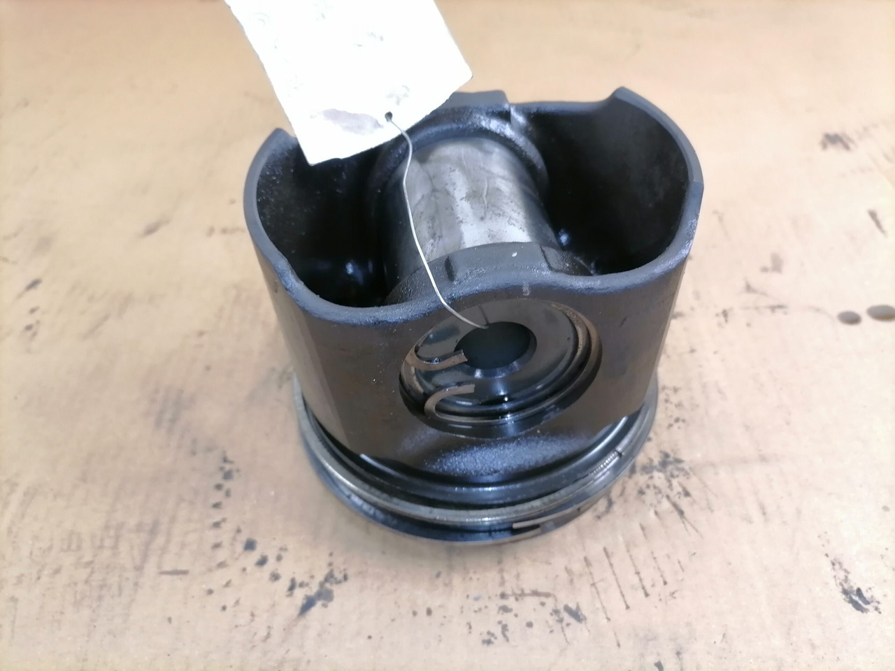 Mercedes-Benz Piston A4710371601 - Pistones/ Anillos/ Bujes para Camión: foto 2 Mercedes-Benz Piston A4710371601 - Pistones/ Anillos/ Bujes para Camión: foto 2