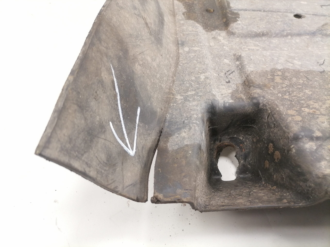 Mercedes-Benz Põhjakaitse A9615209722 - Pieza universal para Camión: foto 3 Mercedes-Benz Põhjakaitse A9615209722 - Pieza universal para Camión: foto 3
