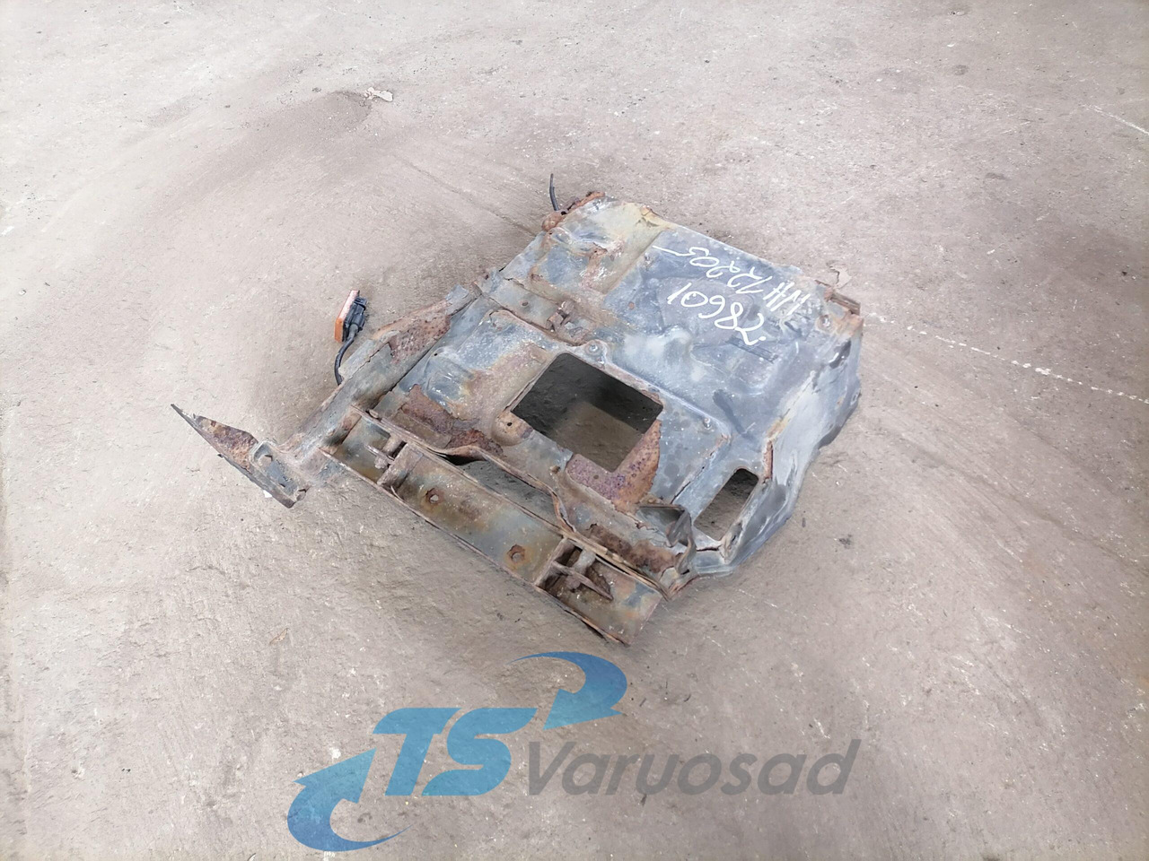 Scania Battery box 2140666 - Acumulador para Camión: foto 5 Scania Battery box 2140666 - Acumulador para Camión: foto 5